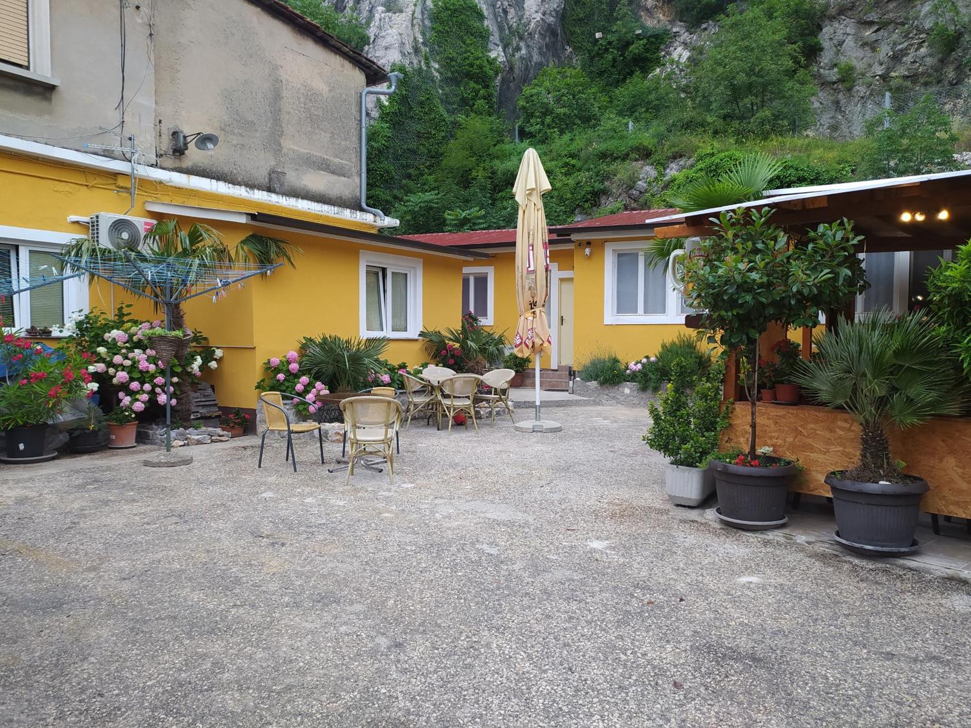 Hotel In Kala Rijeka Exterior foto